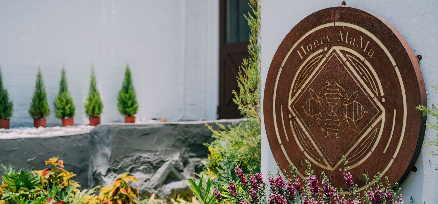 蜂蜜媽媽│時間釀造的蜜境│老屋點燈